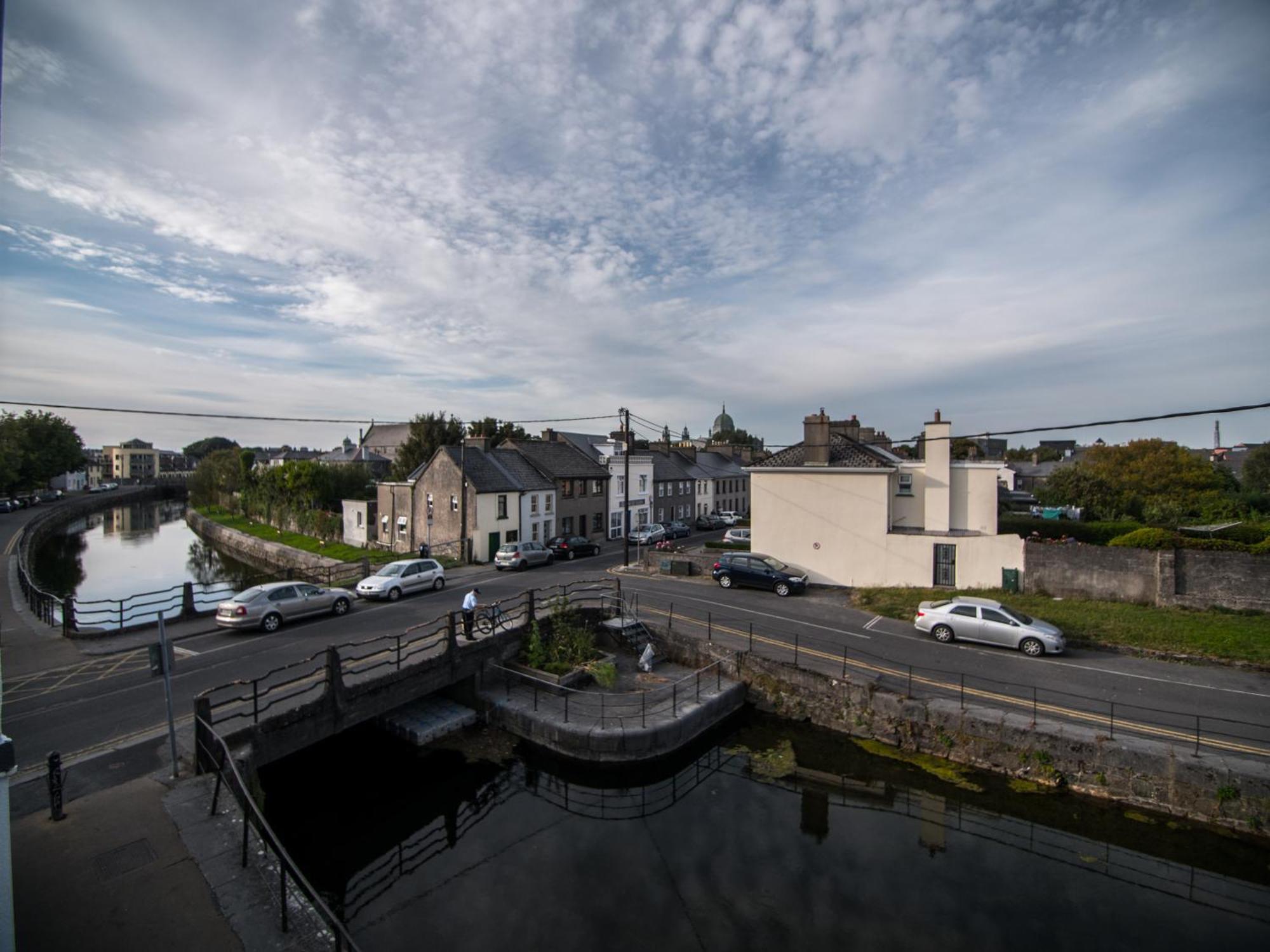 Donegan Court Aparthotel Galway Kültér fotó