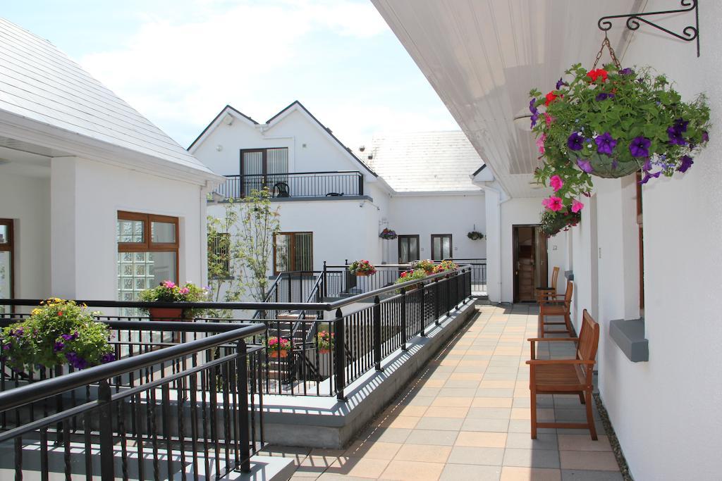 Donegan Court Aparthotel Galway Szoba fotó