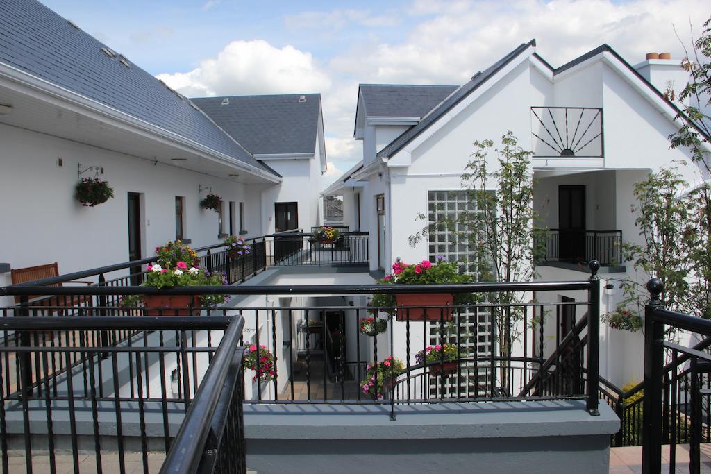 Donegan Court Aparthotel Galway Szoba fotó