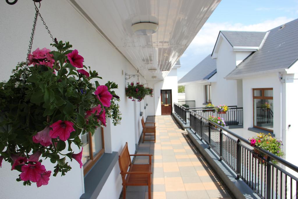 Donegan Court Aparthotel Galway Szoba fotó