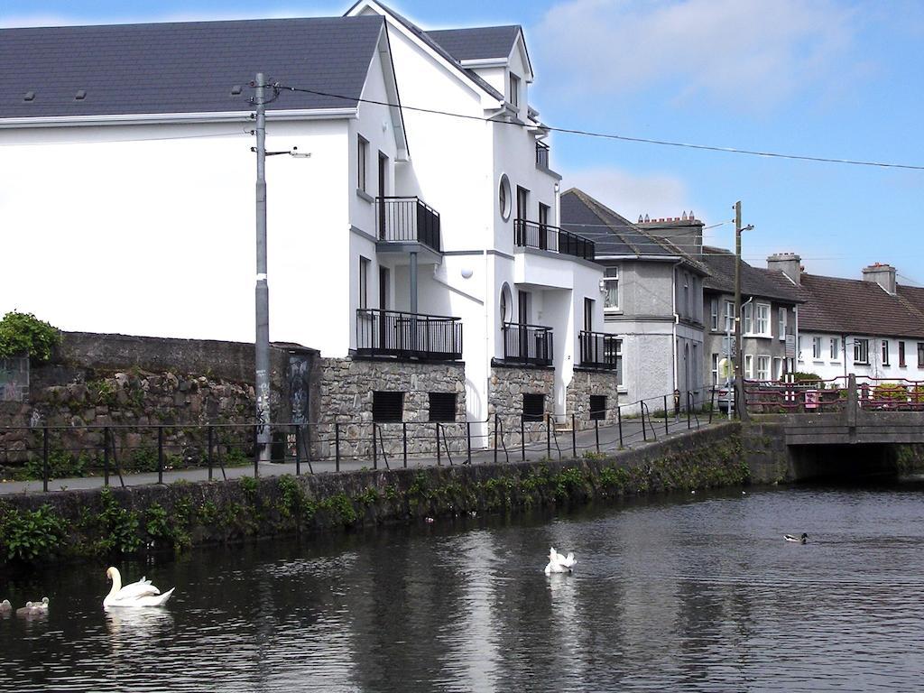 Donegan Court Aparthotel Galway Szoba fotó