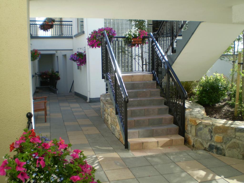 Donegan Court Aparthotel Galway Szoba fotó